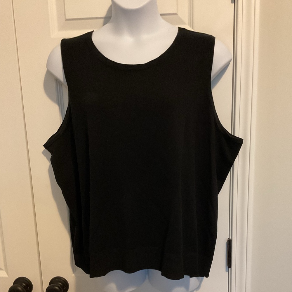 Avenue Black Sweater Shell Size 26/28